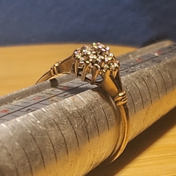 Vintage 10kt Gold Natural White Diamond Cluster Ring - Picture 12 of 16
